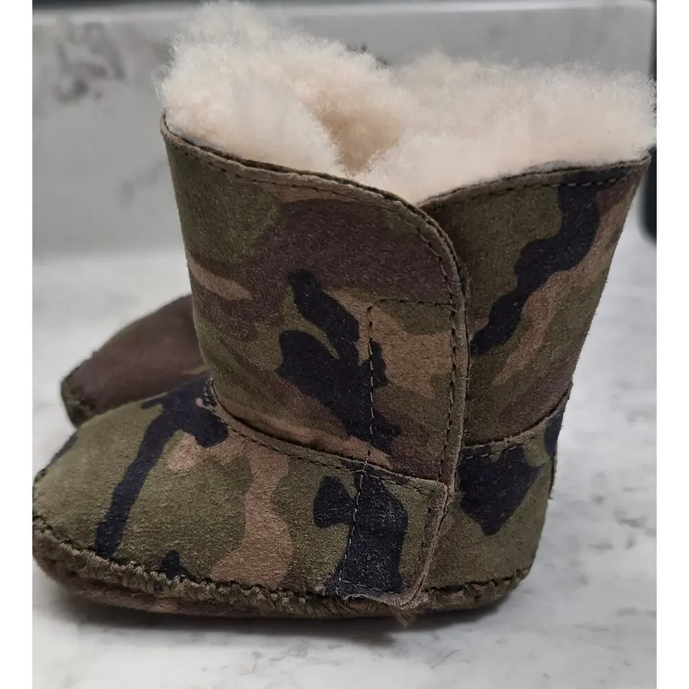 BABY UGGS CADEN CAMO BOOTS SOFT AND COZY SIZE 0/1 6-12 MONTHS